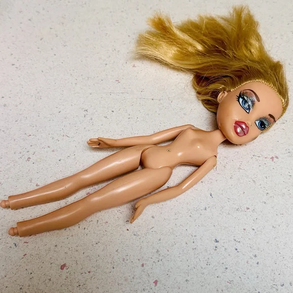 Bratz First Edition Cloe Doll ‘Altered’ 10" Blonde Hair W Outfit & Shoes 2001 - Picture 7 of 15